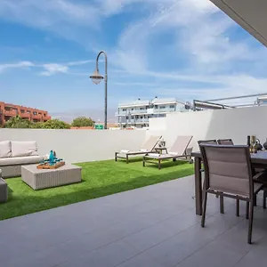 https://surfers-beach-apartment.tenerifehoteles.net